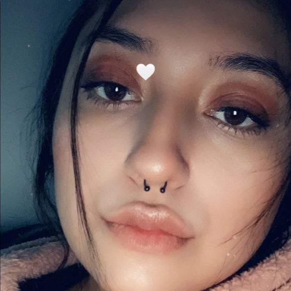 Meet your Posher, Angelica - Picture 4 of 5